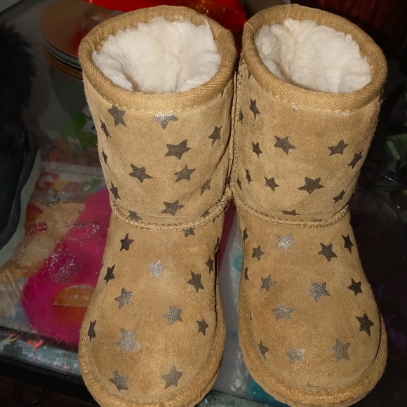 Toddler size uggs - Picture 1 of 6